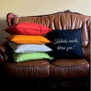Dekoratyvinė pagalvėlė "Kalėdų senelis tikrai yra"
