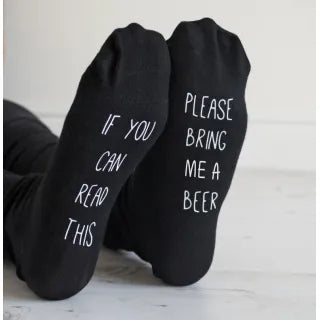 Kojinės su spauda ant padų "If you can read this, please bring me a beer"