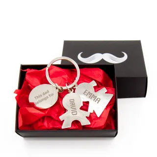 Metalinis raktų pakabukas "This dad belongs to" su Jūsų pasirinktais vardais