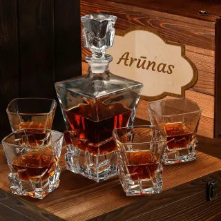 Viskio rinkinys medinėje dėžutėje "ELIXIR" su jūsų pasirinktu vardu